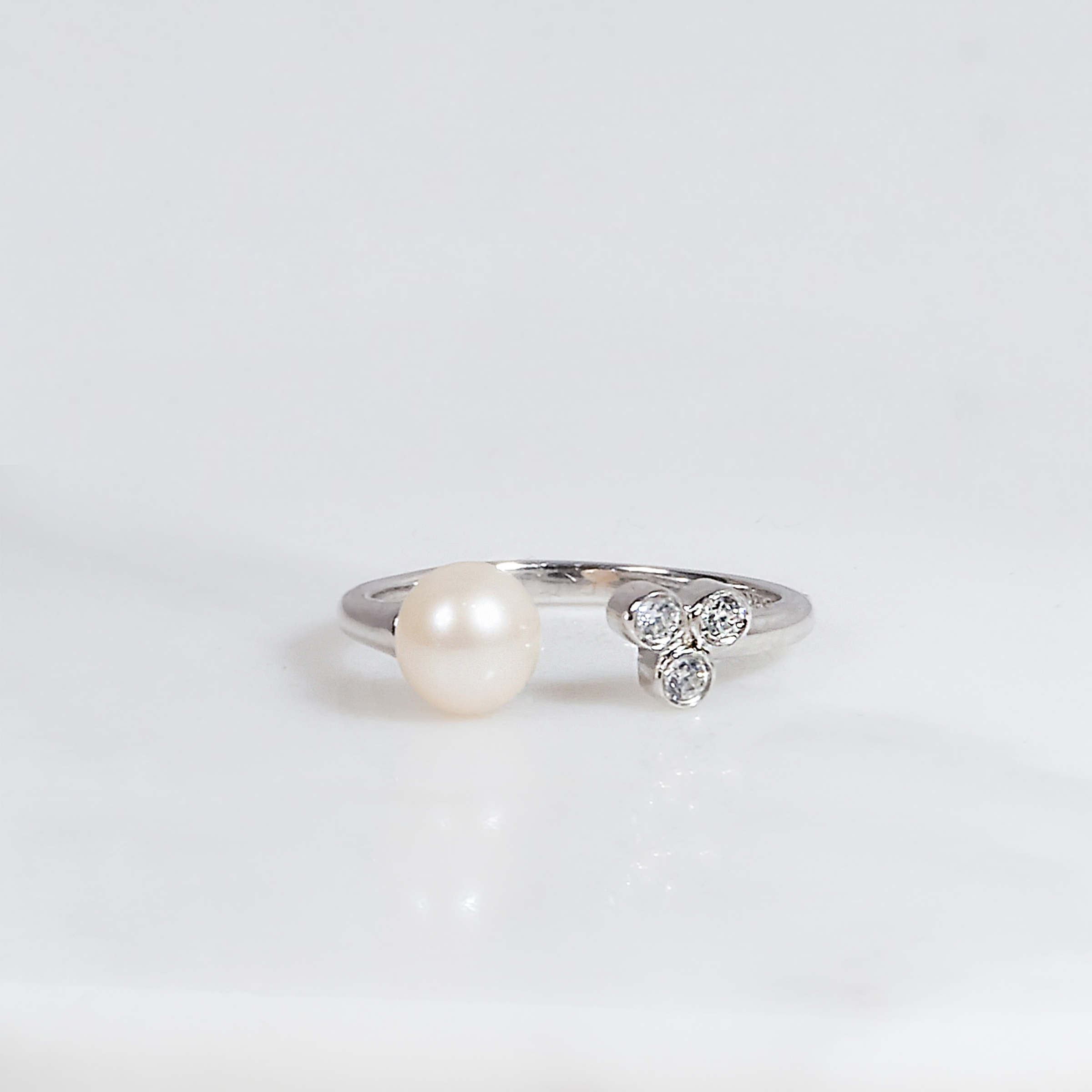 Luminous Pearl Elegance